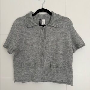 🛍️ 3/$30 H&M Gray Short Sleeve Cardigan